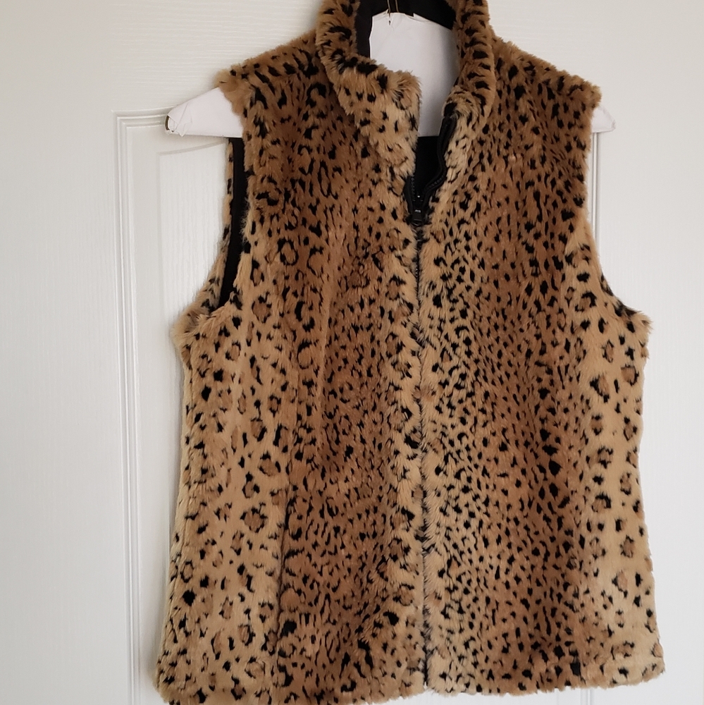 Women's reversible vest.